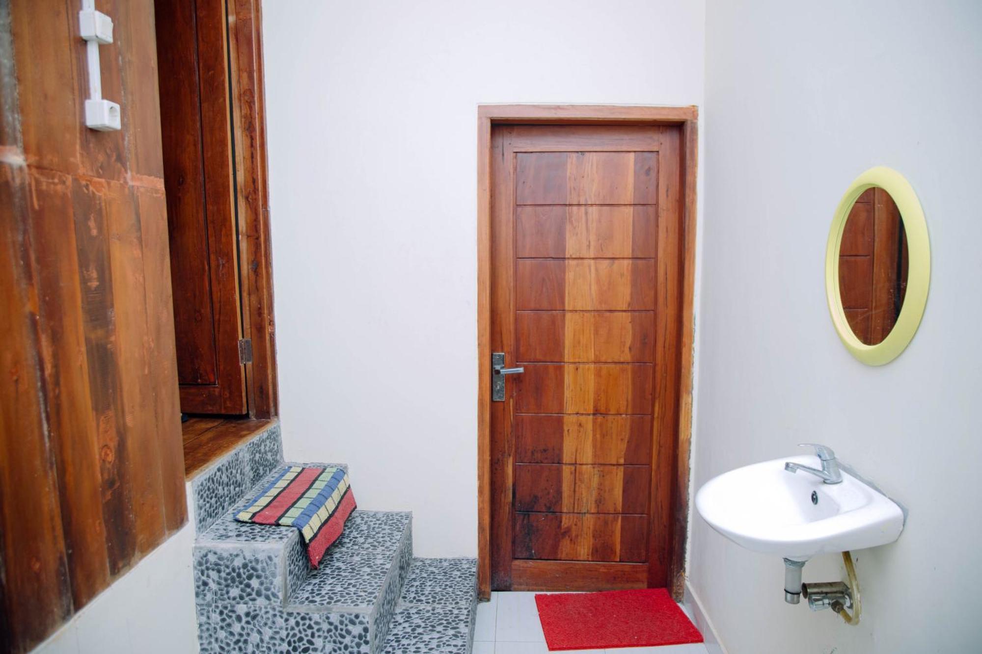 Reddoorz At Villa Bukit Senyum Lombok Kuripan  Exterior foto