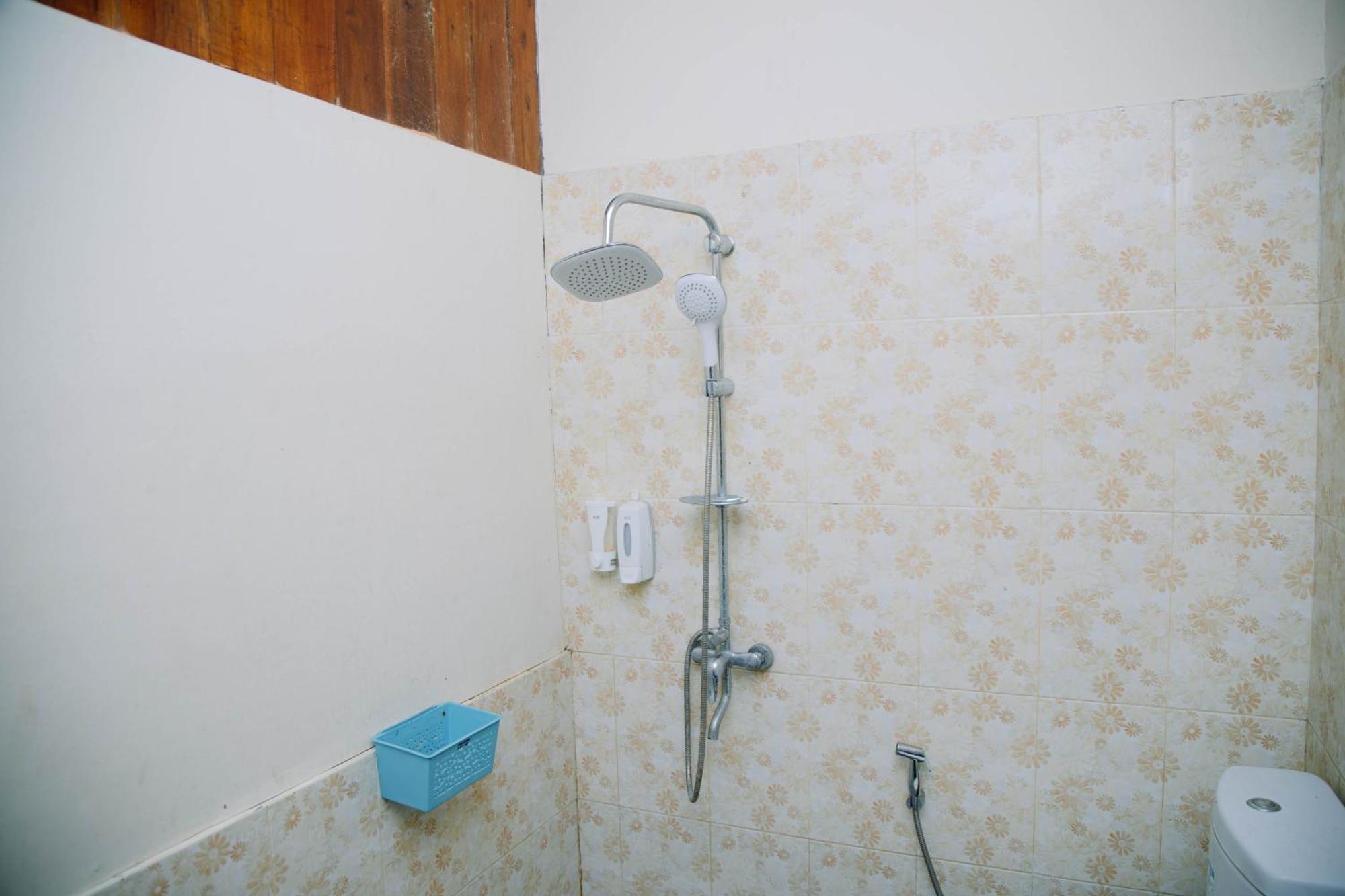 Reddoorz At Villa Bukit Senyum Lombok Kuripan  Exterior foto
